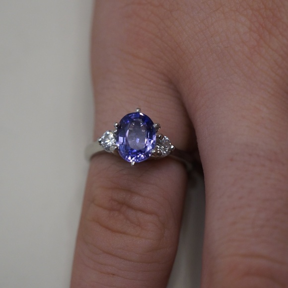 Platinum Ceylon Sapphire & Diamond ring - Picture 5 of 6